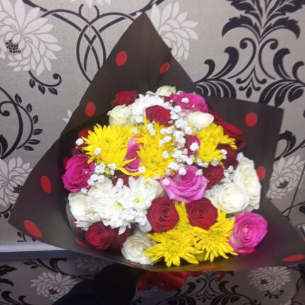 Flower Bouquet with Roses, Lilies and Baby's Breath